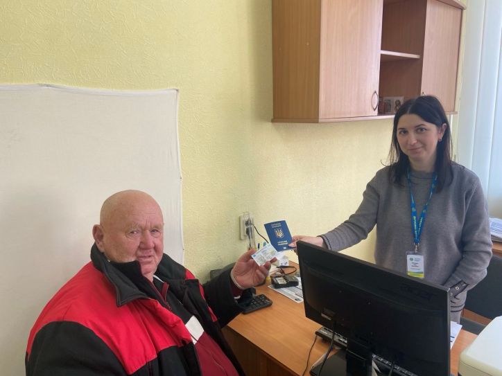 Одночасне оформлення двох паспортів — зручно та доступно