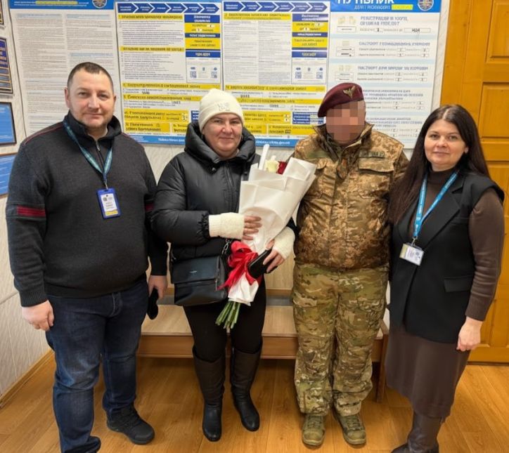 У Новоселиці оформили паспорти родині військовослужбовця в день реєстрації шлюбу