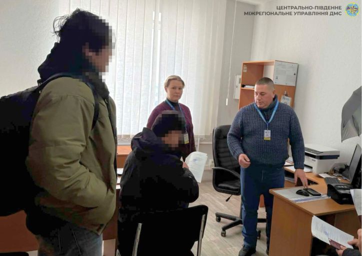 Дев’ять громадян КНР мають залишити Україну протягом місяця