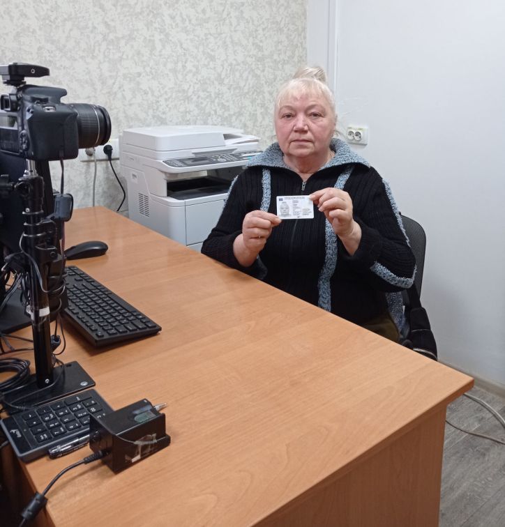 Нове життя після втрат: у Гадячі відновили паспорт 68-річній переселенці з Авдіївки