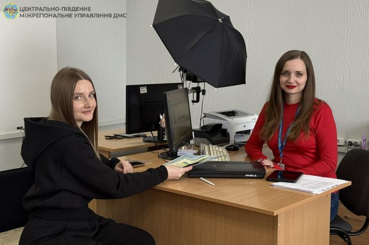 Менше візитів – більше зручності: родина з Уманщини оформила  чотири документи за один раз