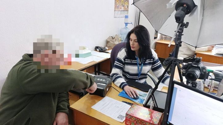 Документували ID-карткою військовослужбовця