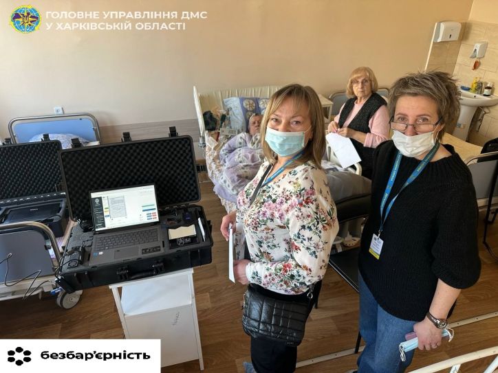 Безбар’єрність у дії: на Харківщині оформили закордонний паспорт просто у лікарні