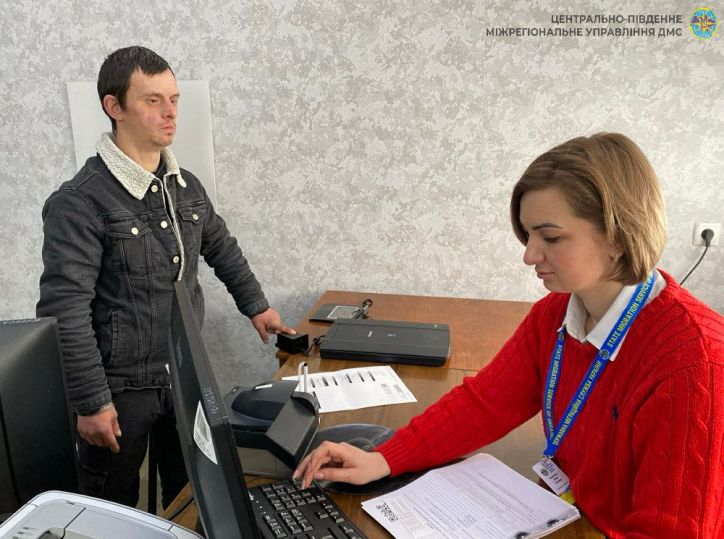 Паспорт як початок: перше документування у дорослому віці