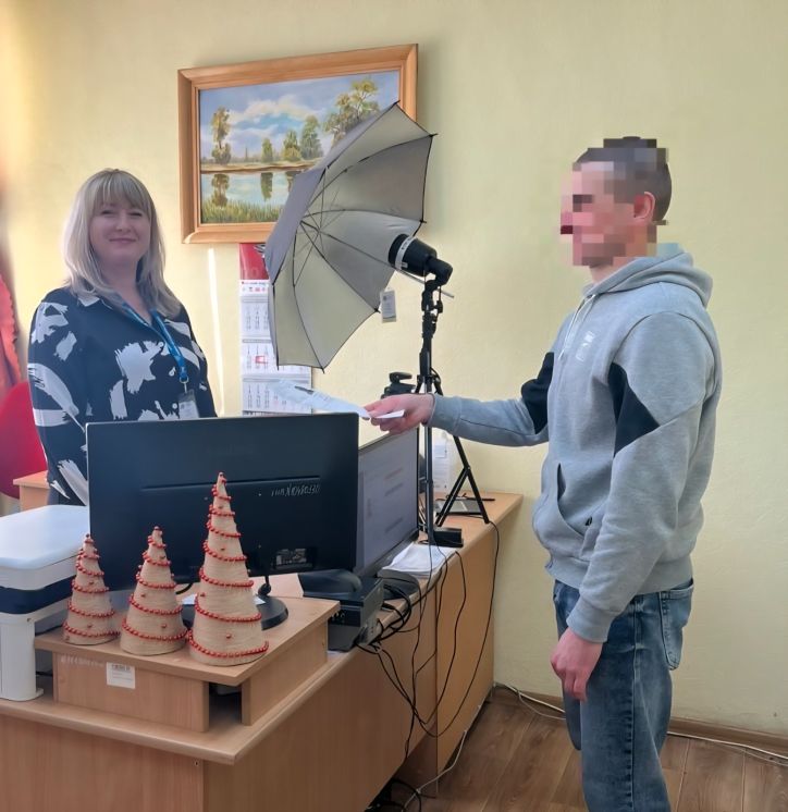 Підтримка звільнених з полону: паспорт — як крок до відновлення прав і гідності