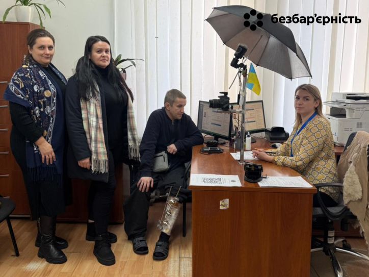 Тернопільські міграційники та фахівці супроводу ветеранів спільно дбають про оперативне оформлення документів для військових