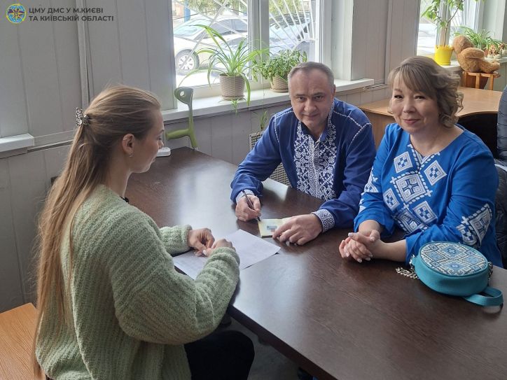 Вклеювання фотокартки до паспорта напередодні державної реєстрації шлюбу: приклад своєчасного оформлення документів