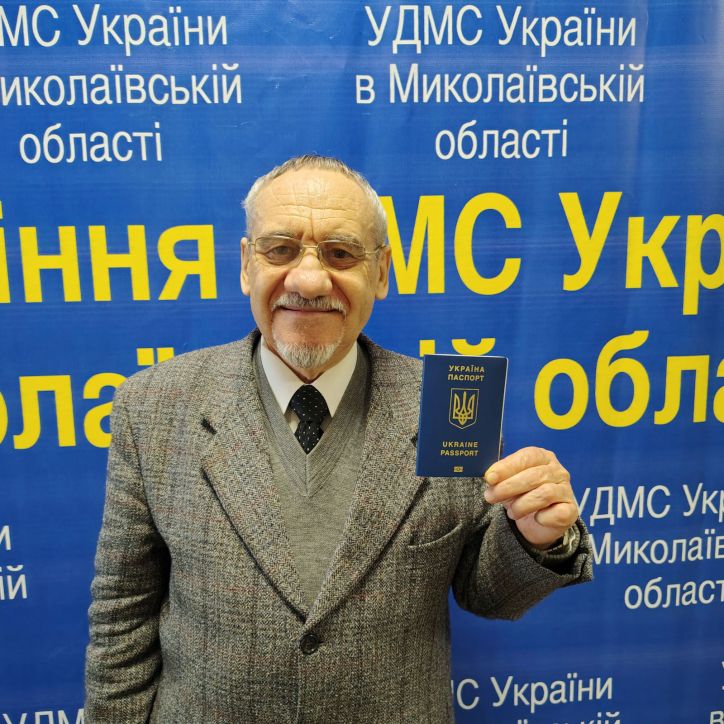 Перший у Миколаєві: 11 років впровадження біометричних паспортів в Україні