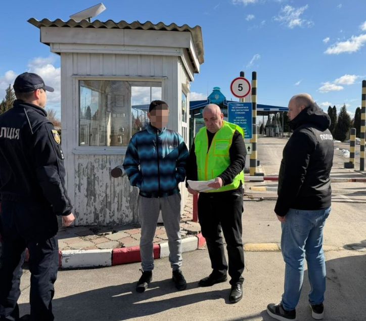 Через пункт пропуску «Сокиряни» примусово видворили громадянина Молдови