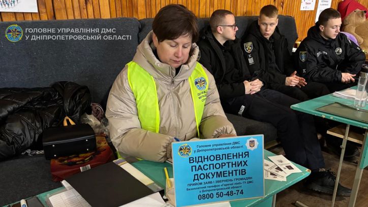 У Кривому Розі міграційники вкотре оперативно виїхали до штабу допомоги постраждалим внаслідок ракетного удару