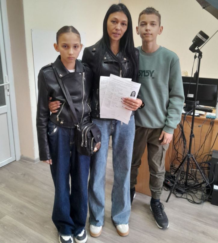 Один візит до ДМС –  4 паспорта для мами та дітей