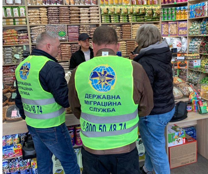 В місцях концентрації іноземців на території міста Дніпра провели заходи щодо профілактики порушень міграційного законодавства України
