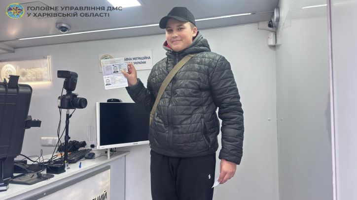 Мобільні підрозділи ДМС: понад 40 оформлених документів та десятки консультацій на Херсонщині й Харківщині
