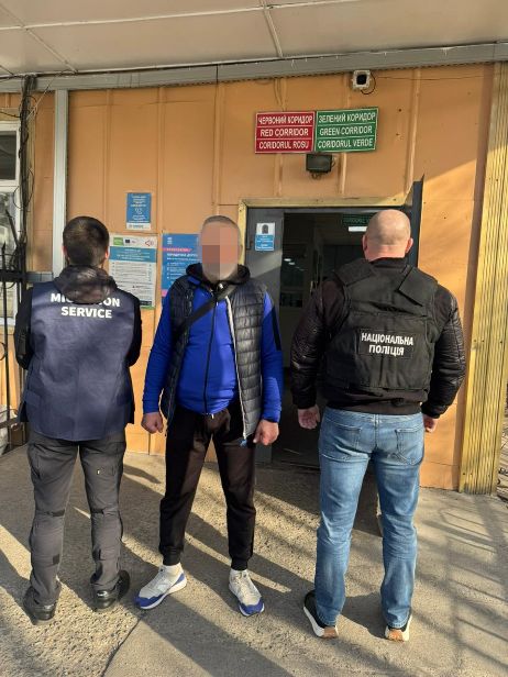 Примусове видворення іноземця з території України