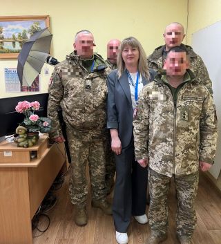 Захисники оформлюють документи — міграційна служба поруч