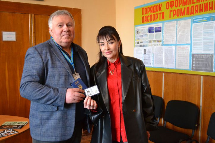 Вручення паспортних документів