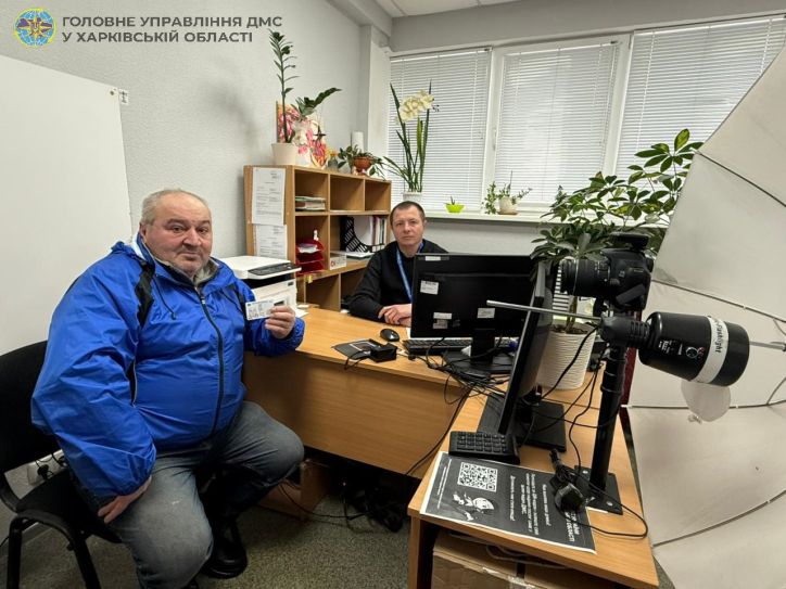 Від вимушеного переїзду до українського паспорту: історія пана Ростома