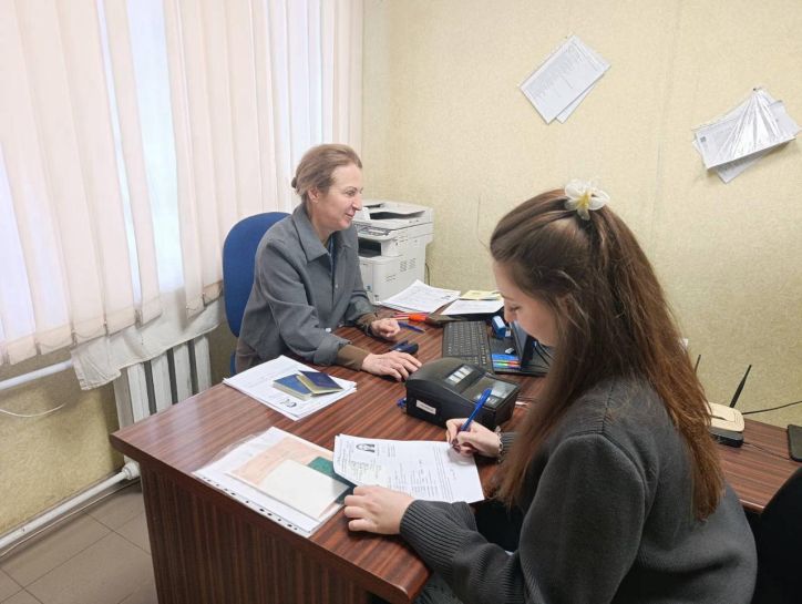 Поки він боронить країну — вона створює їхнє майбутнє