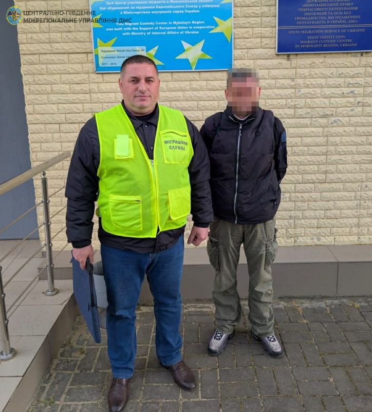 З України примусово видворять іноземця за систематичні порушення