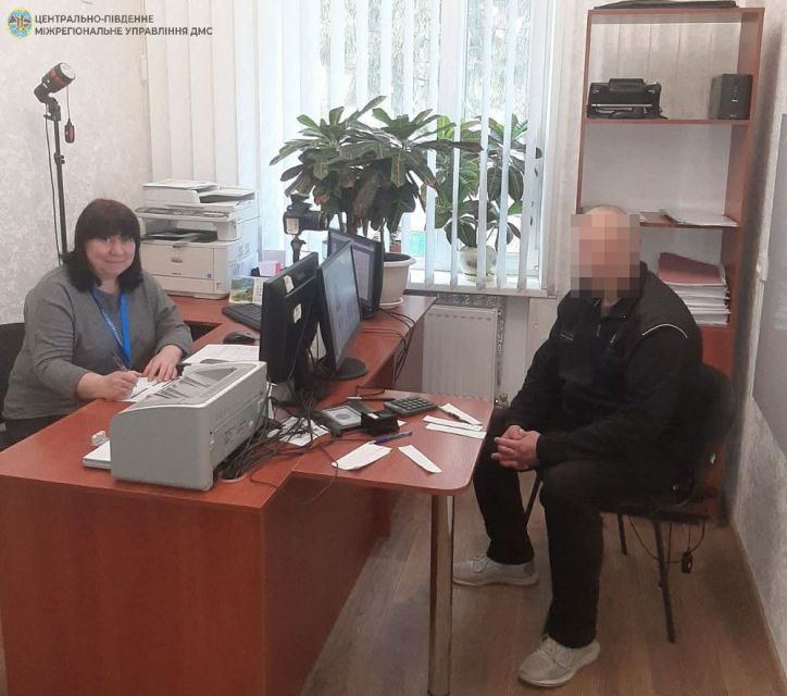 Крок до нового життя: у Знам’янці допомогли оформити паспорт