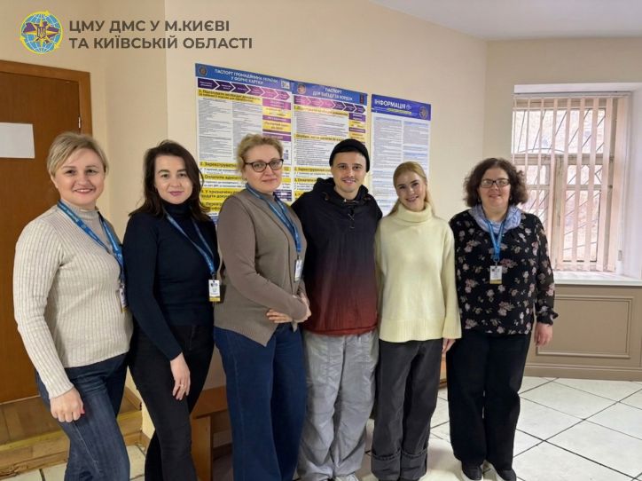 Артисти, які надихають і допомагають: візит до Подільського відділу ДМС