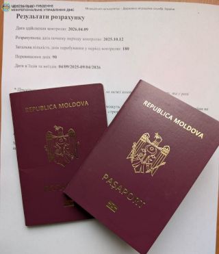 Не виїхали вчасно: подружжя іноземців мають залишити Україну