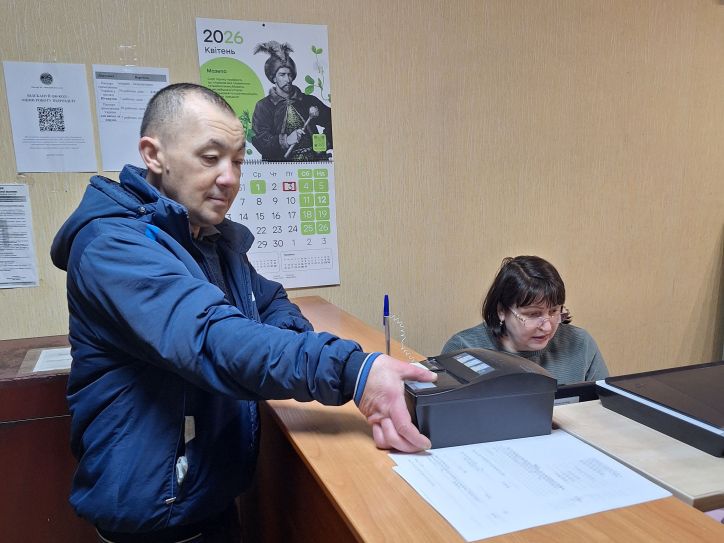 Відновлення життя починається з паспорта