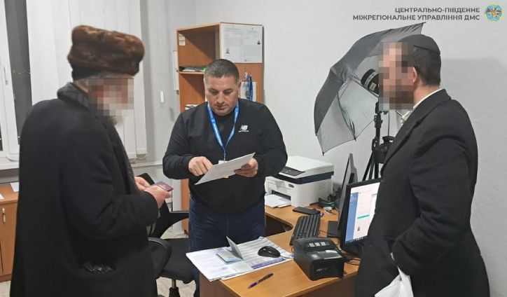 Кілька паспортів не звільняють від правил: в Умані виявили порушення