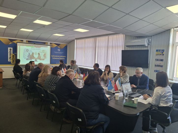 Комунікація без бар’єрів: у ДМС Хмельниччини відбувся навчальний семінар щодо підтримки ветеранів