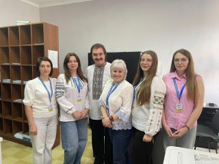Івано-Франківськ святкує, але й працює