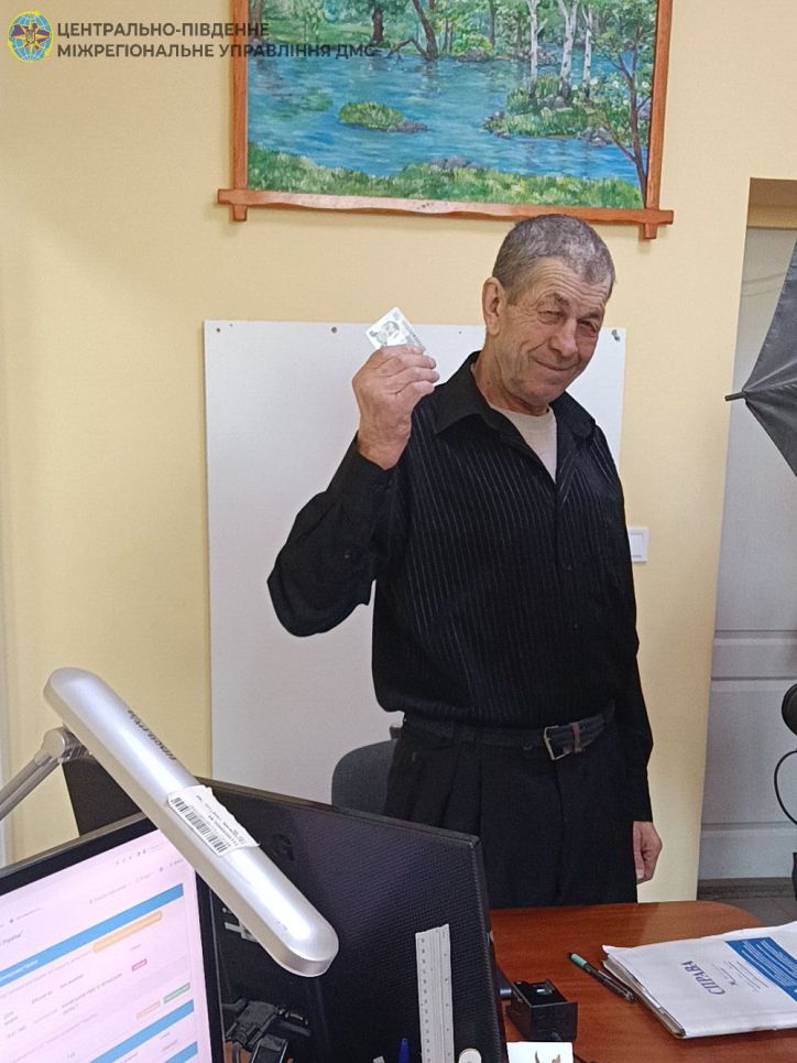 Від радянського паспорта – до сучасної ID-картки