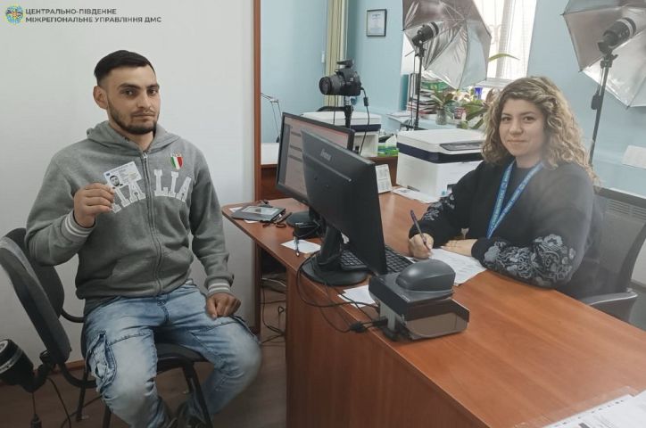 Після встановлення особи чоловіку оформили паспорт