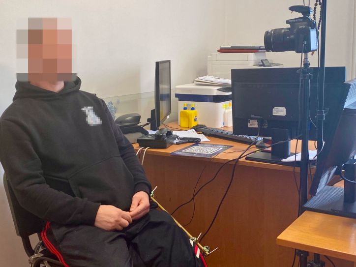 Терміново та без бар'єрів: у Головному правлінні ДМС Закарпаття оформили паспорт пораненому захиснику