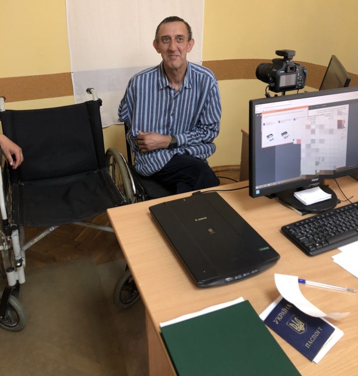 Безбар'єрність у дії: у Горохові оформили закордонний паспорт ветерану війни