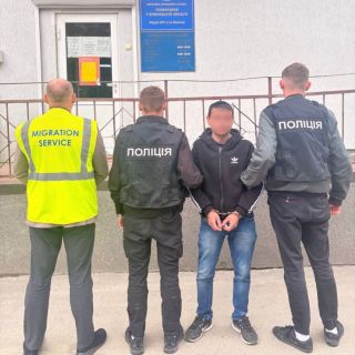 Працівники міграційної служби сприяли затриманню особи, яка перебувала в міжнародному розшуку