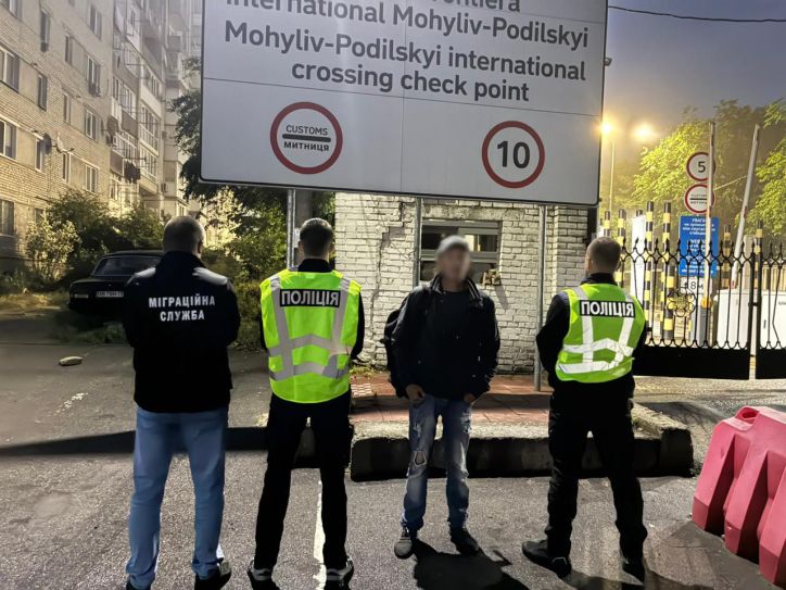 Понад 15 років ухилявся від виїзду: міграційники з Полтавщини видворили неврегульованого мігранта