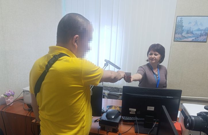 Після повернення з полону військовому видали паспорт громадянина України