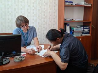 Двох громадянок Узбекистану зобов'язали залишити Україну