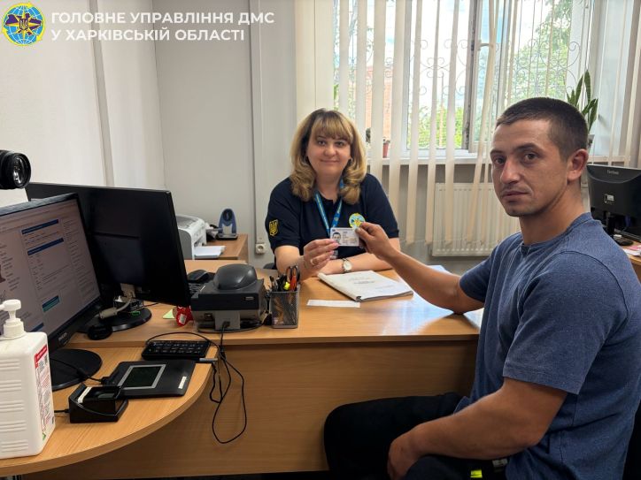 Перший паспорт у 29 років - і крок до захисту України