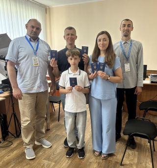 Родинний візит – сім документів за один раз!
