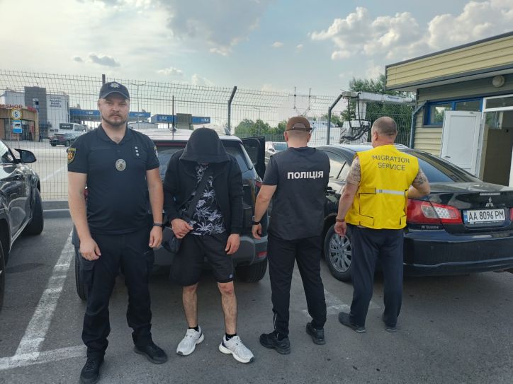 Міграційною службою Запоріжжя видворено за межі України громадянина Азербайджану
