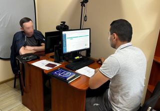 Іноземцеві скасували посвідку, але Україну він не залишив
