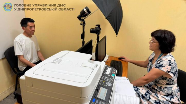У Дніпрі міграційники виявили громадянина Китаю, який живе в Україні без дозвільних документів