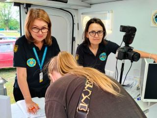 Мобільні підрозділи ДМС продовжують забезпечувати паспортними послугами жителів прифронтових громад