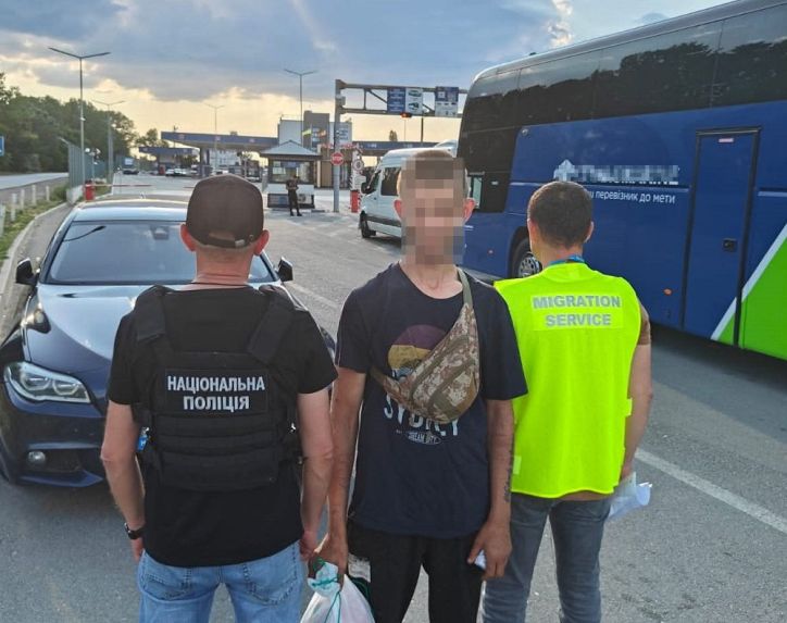 Незаконне перебування іноземця в Україні завершилося видворенням