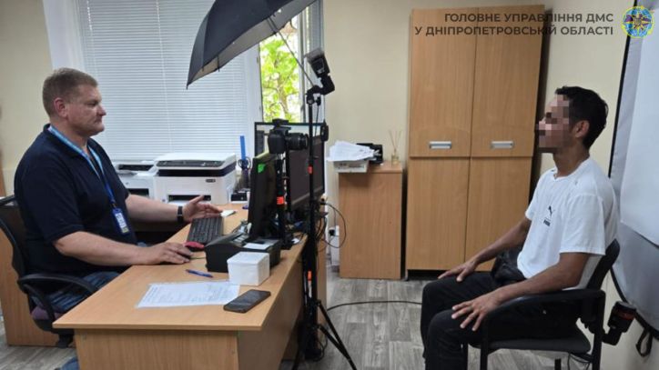 У Нікополі виявили громадянина Колумбії, який після закінчення дозволеного йому терміну тимчасового перебування, ухилився від виїзду