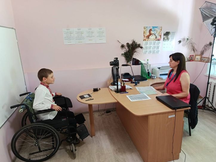 Перший паспорт — без бар’єрів та з турботою