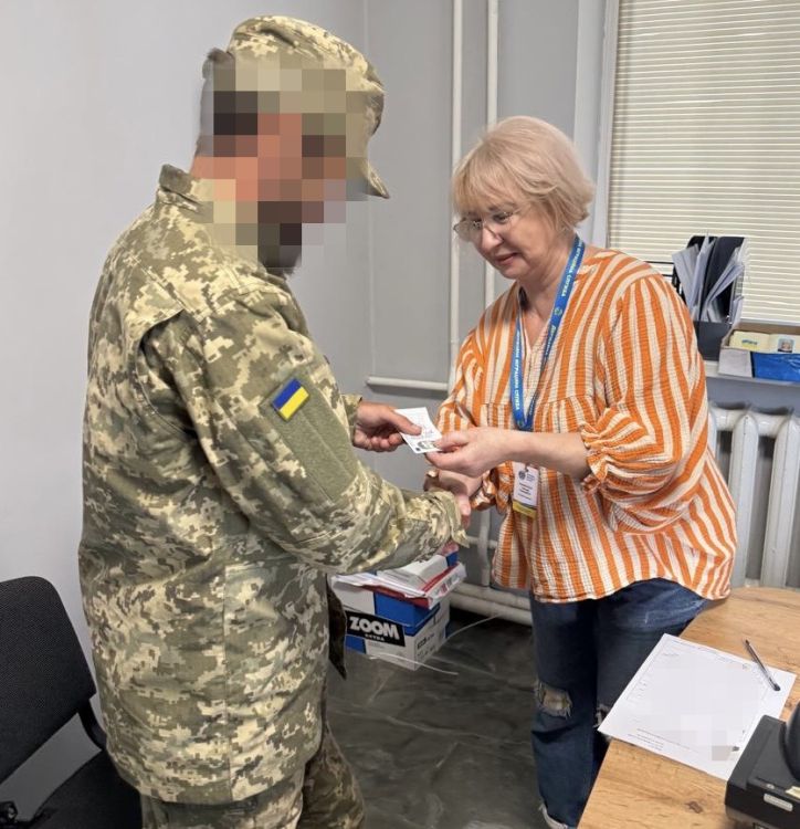Військовослужбовці отримують адміністративні послуги в пріоритетному порядку