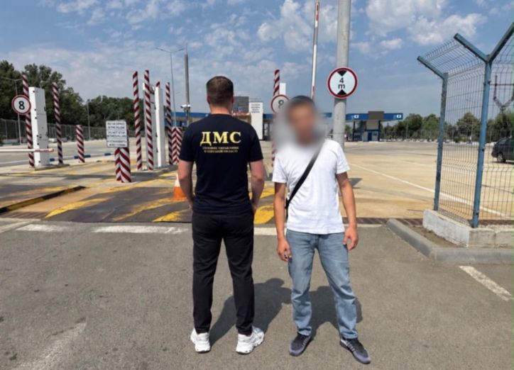Виявлено порушника міграційного законодавства та примусово видворено з України