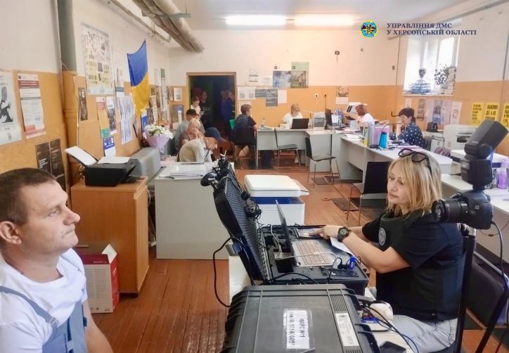 Мобільні підрозділи ДМС України продовжують забезпечувати доступ до паспортних послуг у прифронтових та віддалених регіонах